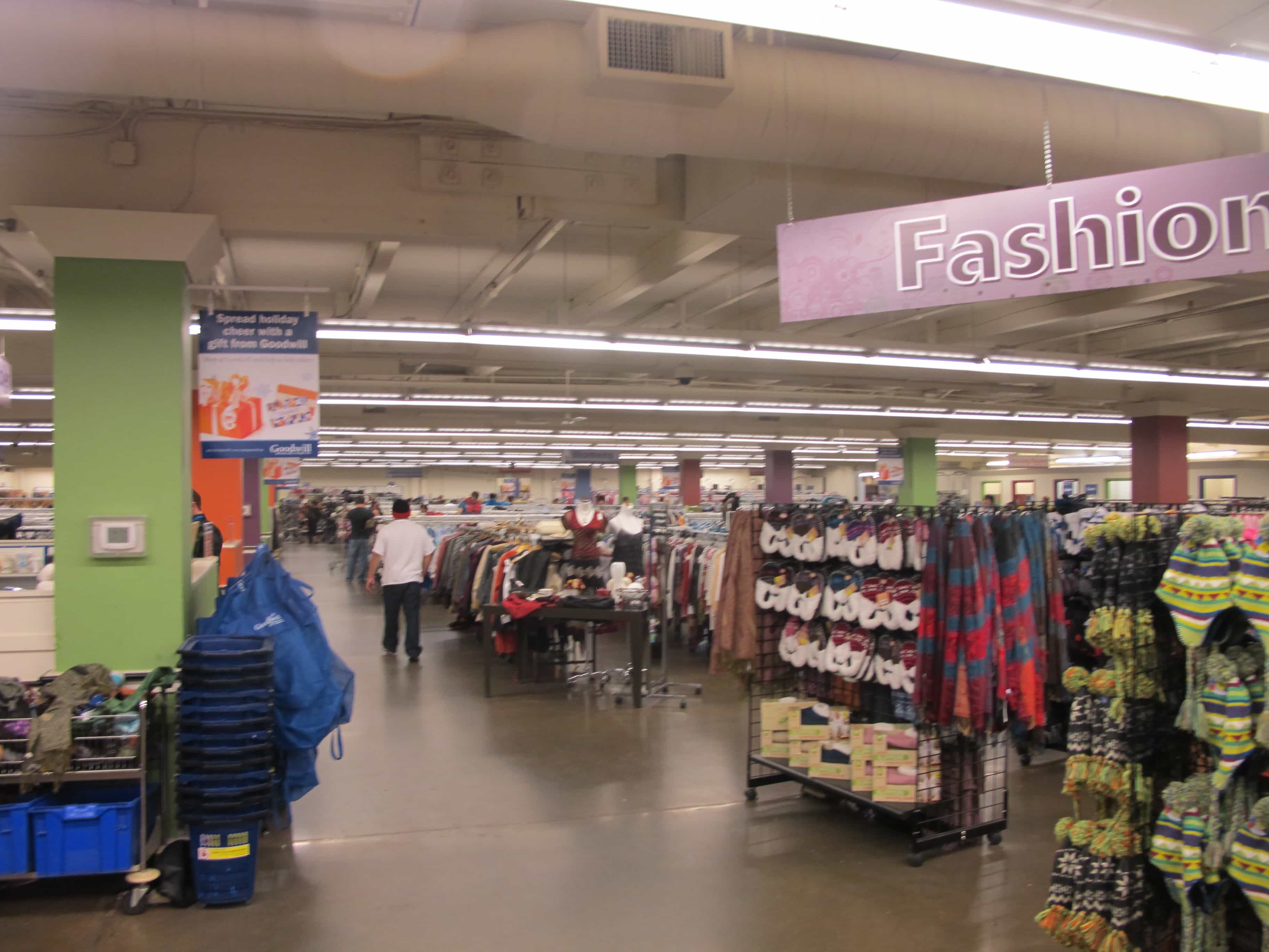 Seattle Goodwill South Lane - Expansive at the front entrance! - Thrift Diving