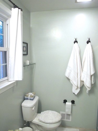 5-tips-for-a-cheap-DIY-bathroom-towel hooks