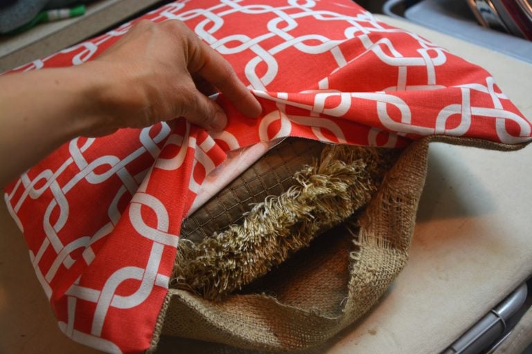 How to Make Pretty "NoSew" Pillow Covers!