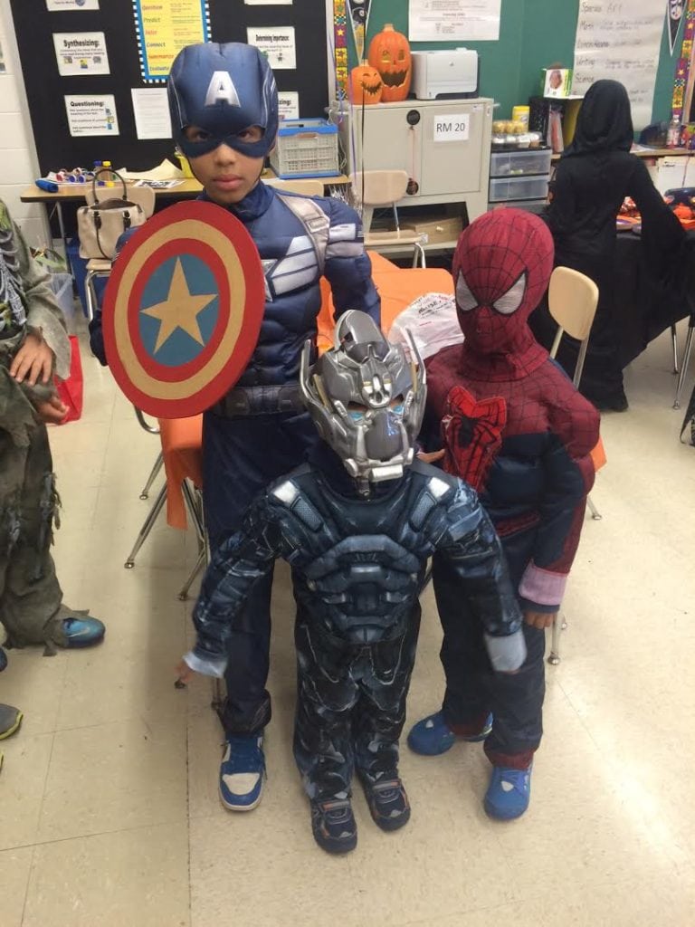 How to Make a Superhero Shield - Halloween costumes for kids. - Thrift Diving