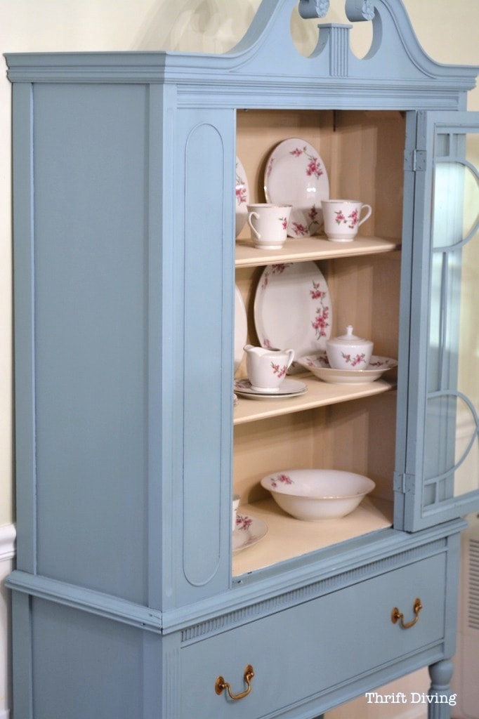 China Cabinet Makeover - Pretty vintage dish set from the thrift store adorns the inside of this pretty china cabinet. - Thrift Diving