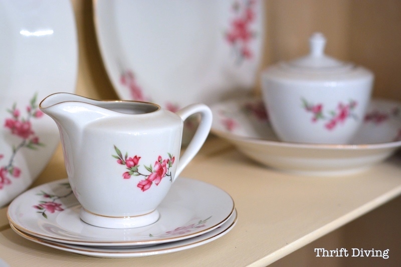 China Cabinet Makeover - Pretty floral vintage dish set from the thrift store. - Thrift Diving