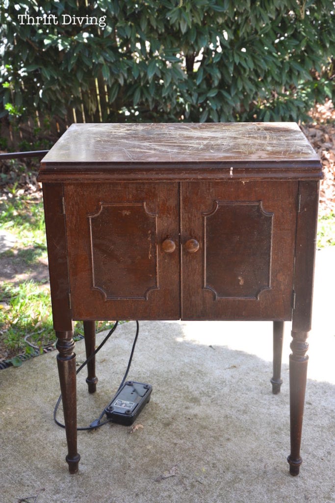 Vintage Sewing Machine and Cabinet Gets a Makeover!