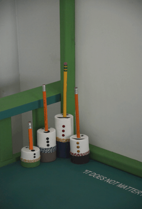 DIY wooden Christmas Ornaments - DIY snowmen pencil holders - Thrift Diving