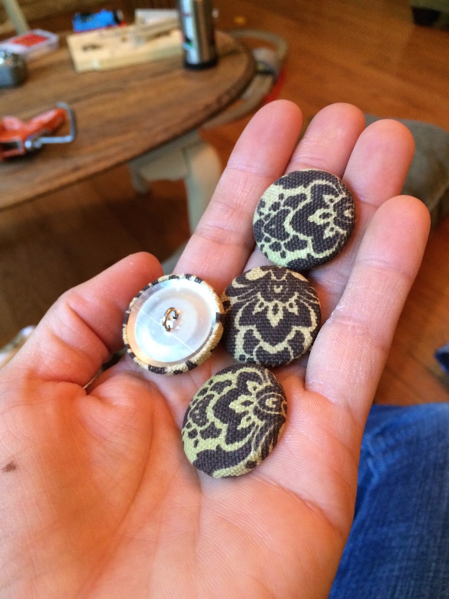 Make new buttons for your sofa