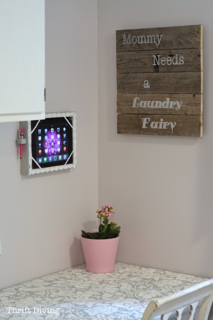 How to Make a DIY Tablet Holder For the Wall