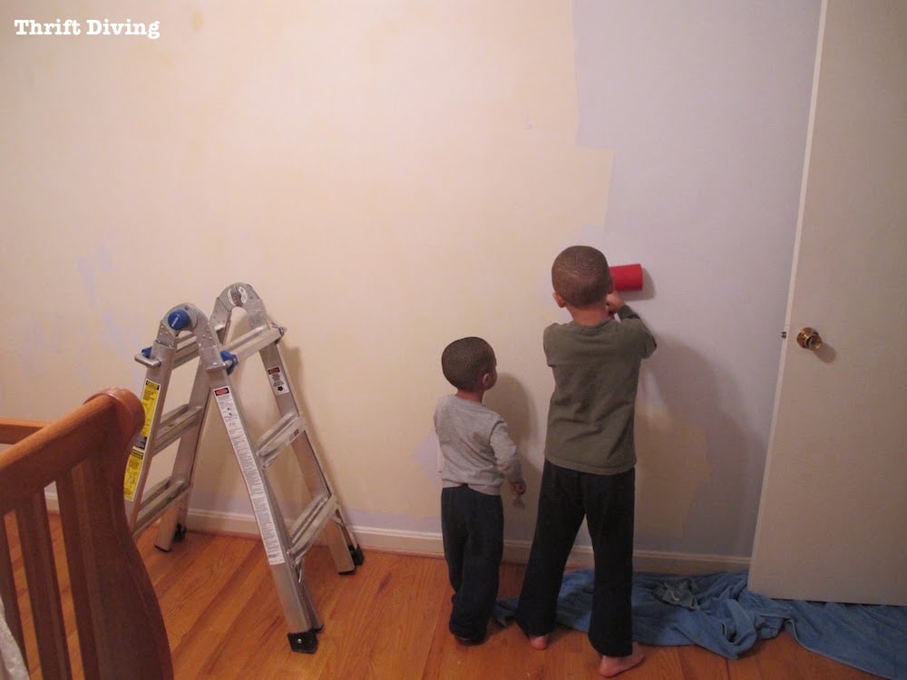 Tween Boys Blue Bedroom Makeover - Get older siblings to help with painting bedrooms and nursery. | Thrift Diving