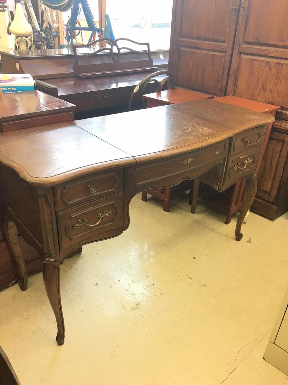 French Provincial vintage Thomasville vanity from the thrift store. - Thrift Diving