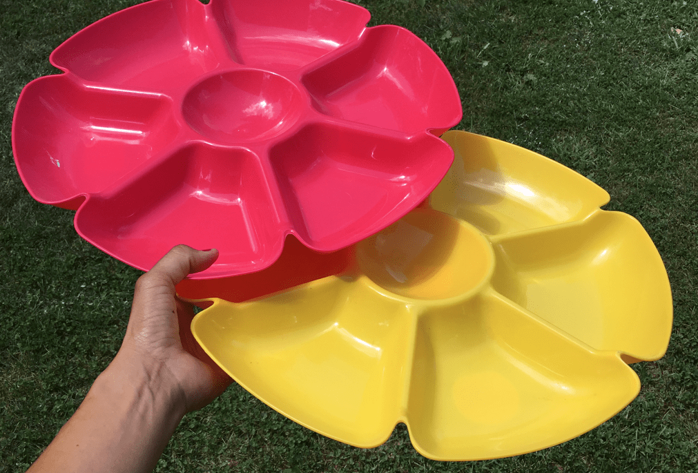 How to Repurpose Furniture - How to come up with creative Ideas, for example, chip trays turned into 3D flower wall art. - Thrift Diving