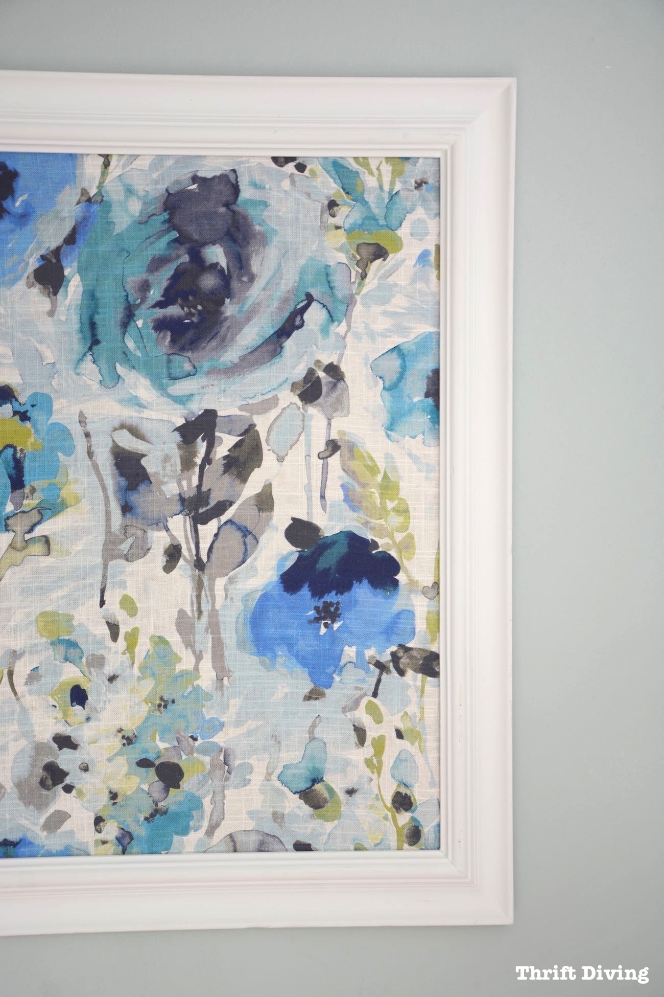 How to frame fabric -Gorgeous watercolor print linen fabric in shades of blue and turquoise for inexpensive wall art! - Thrift Diving 