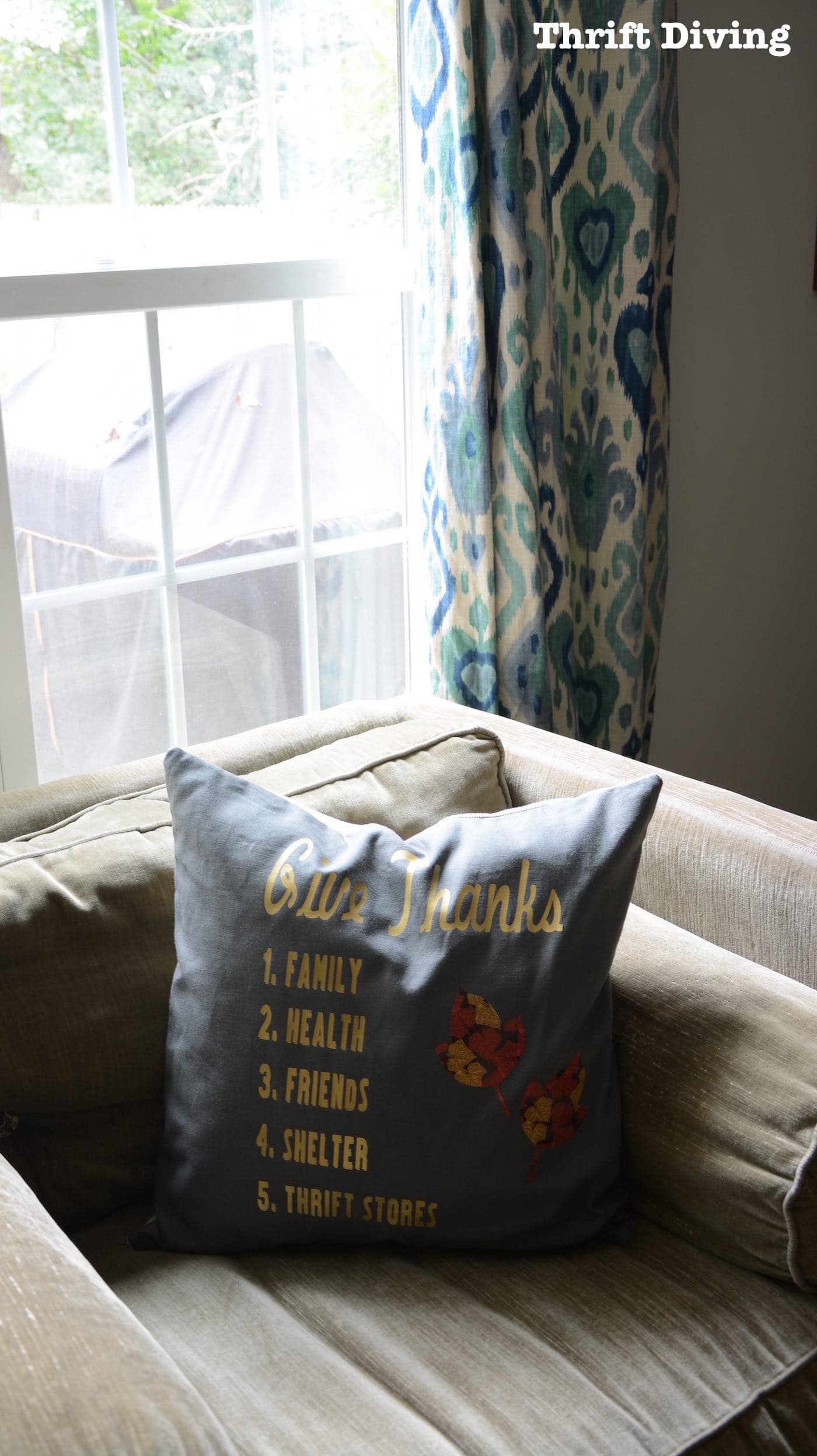 How to sew an iron-on DIY pillow for Thanksgiving - Quick and easy DIY pillows - Thrift Diving