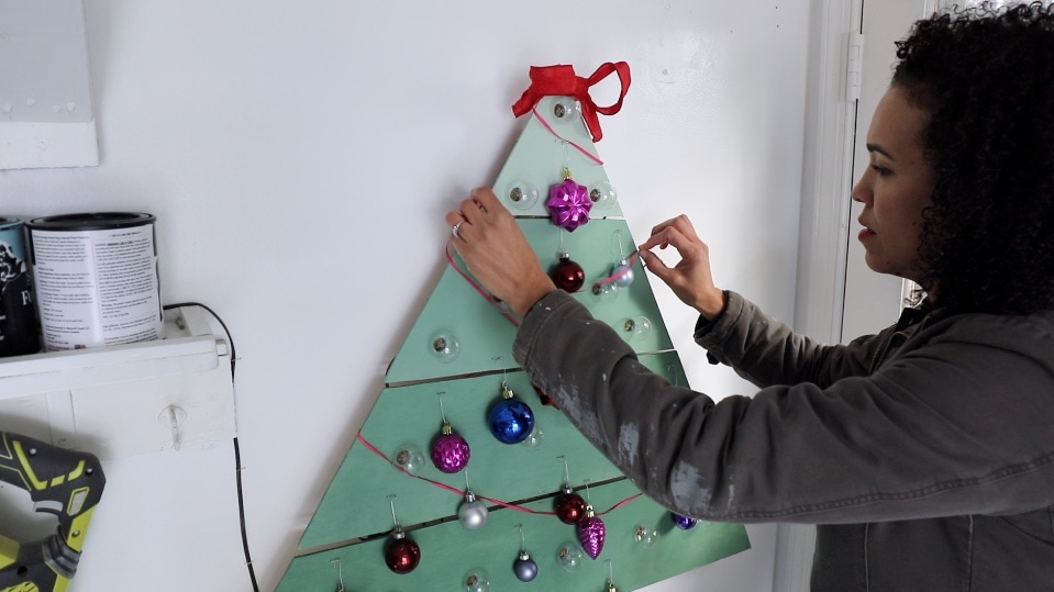 How to Make a DIY Wall-Mounted Wooden Christmas Tree