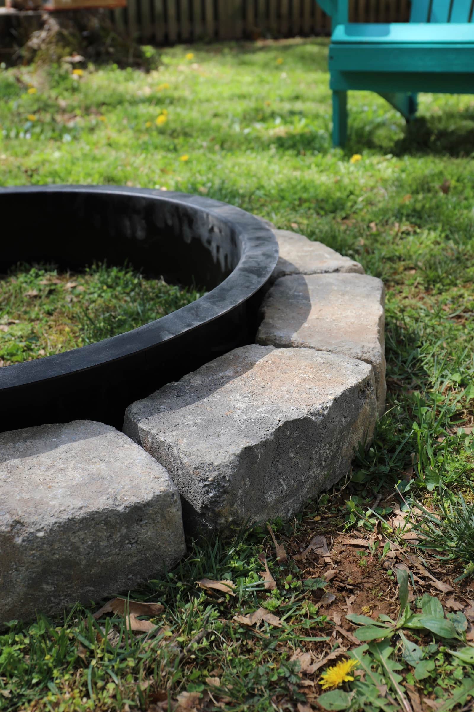 How to Build a DIY Fire Pit With Gravel, Stones, and Walkway