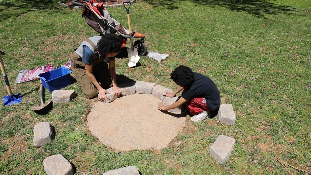 How to Build a DIY Fire Pit With Gravel, Stones, and Walkway