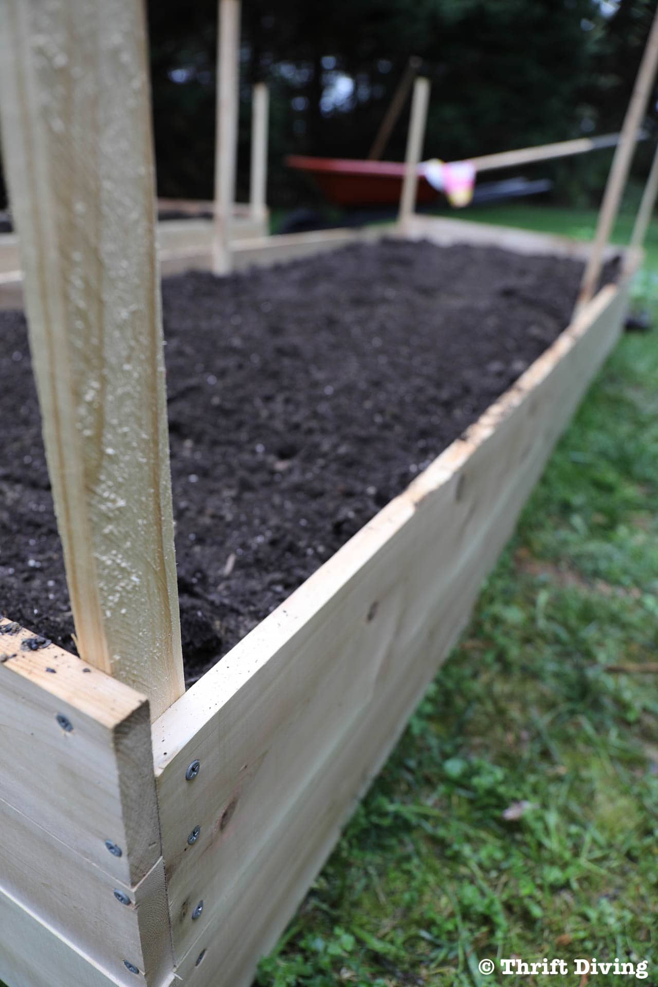 How to Build a Raised Garden Bed Protected With a Metal Fence - How to fill raised garden beds with soil. - Thrift Diving