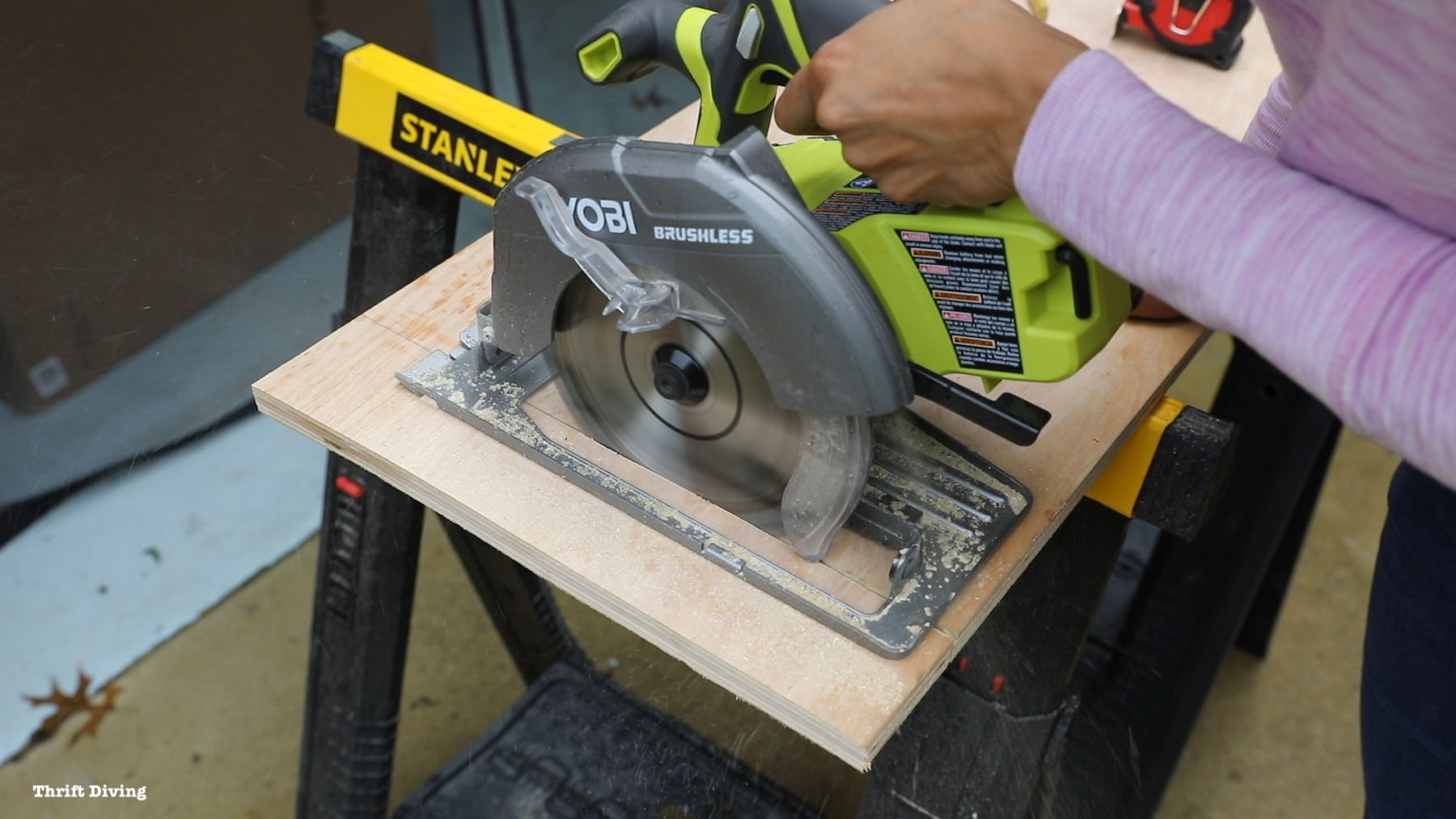 How to Use a Circular Saw - Making straight cuts with a circular saw. - Thrift Diving