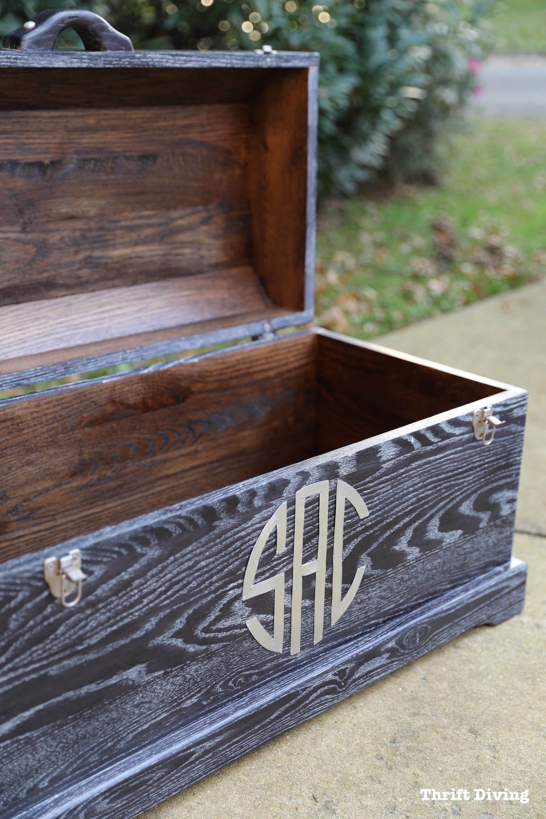 Using liming wax on an oak wood chest - AFTER! - Thrift Diving