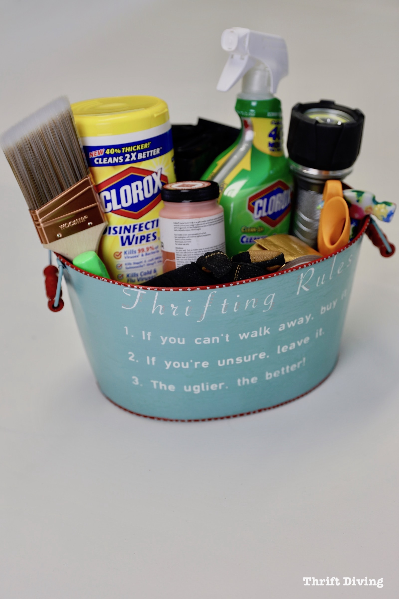 How to Make a Thrifting Survival Kit for your Trunk - Create a survival kit for your trunk and makes a great DIY gift idea for friends that love thrift stores. - Thrift Diving