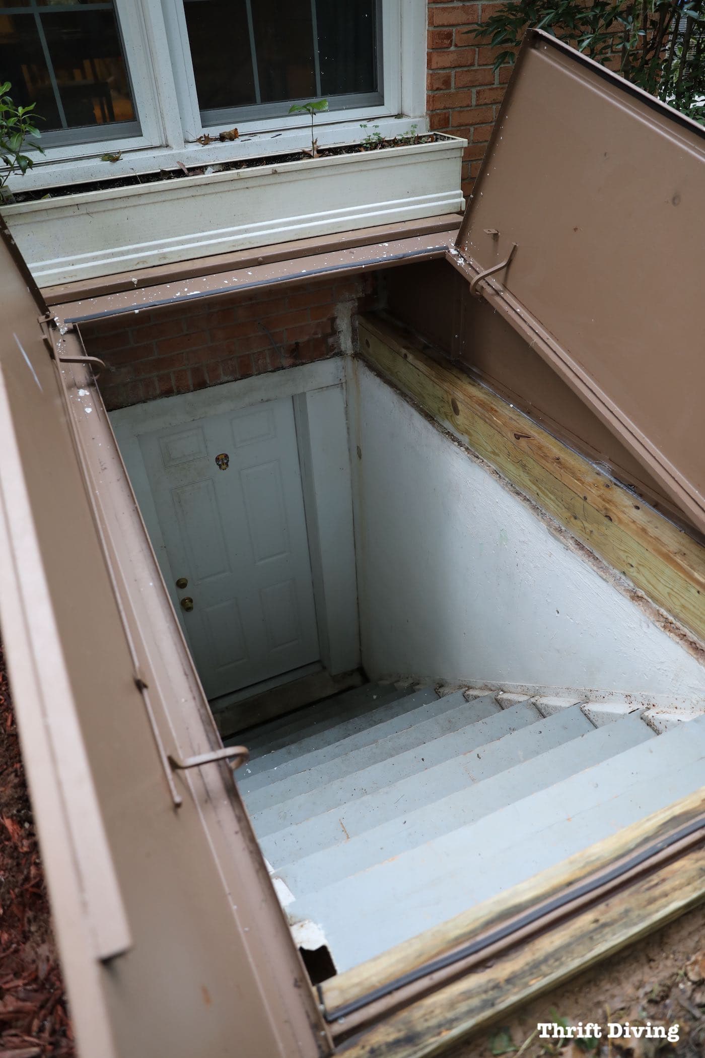 Walkout basement doors leading down to the basement. - Thrift Dovomg