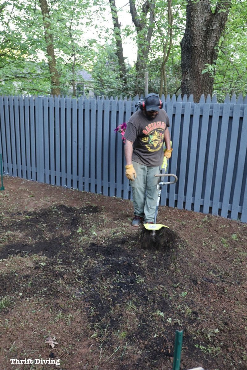 How to Use a Paint Sprayer to Paint a Wood Fence