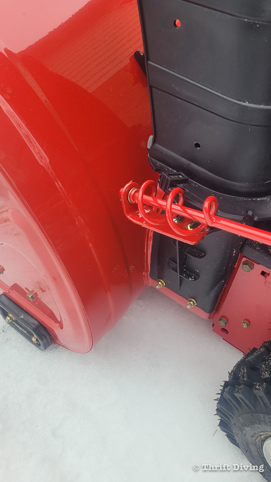 5 Questions You Must As Before Buying and Using a Snowblower - Adjusting the chute with a hand crank - Thrift Diving