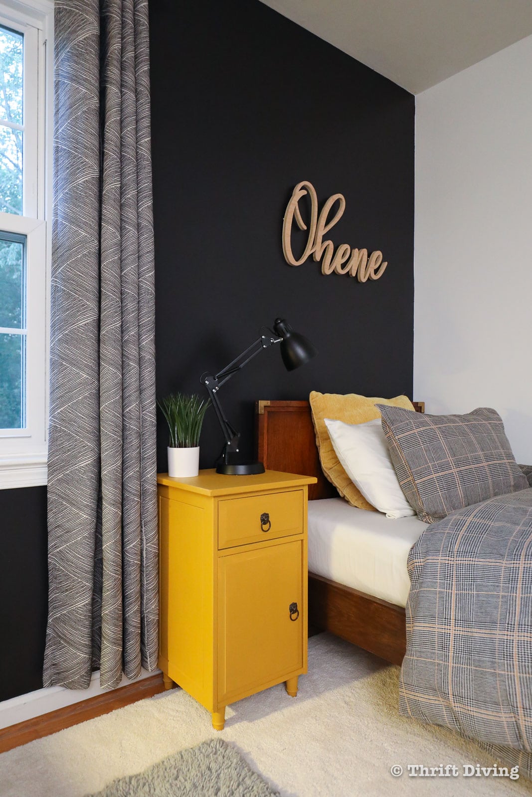 10 Lessons You MUST Know Before Your Next Room Makeover: Save money and time with these room makeover tips! - Thrift Diving - herwin Williams Black Magic - Bedroom makeover
